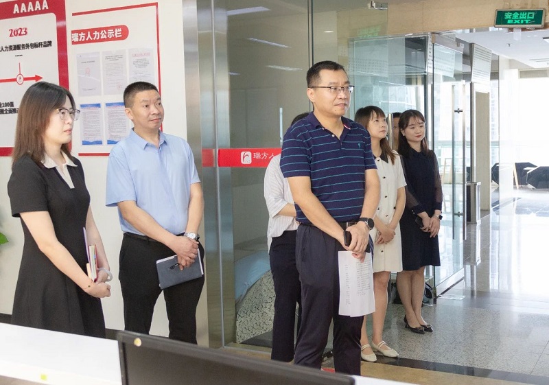 成都市人社局黨組成員、副局長亓國榮一行蒞臨瑞方人力考察調研 第1張